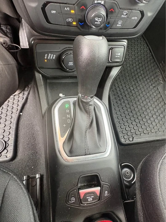 2023 Jeep Renegade - Image 6 of 13