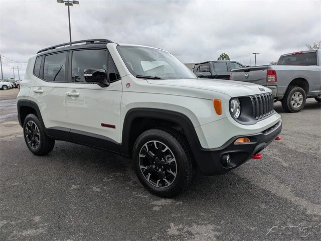 2023 Jeep Renegade - Image 2 of 12