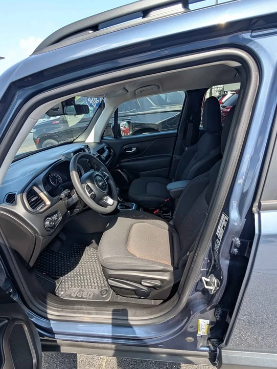 2023 Jeep Renegade - Image 9 of 12