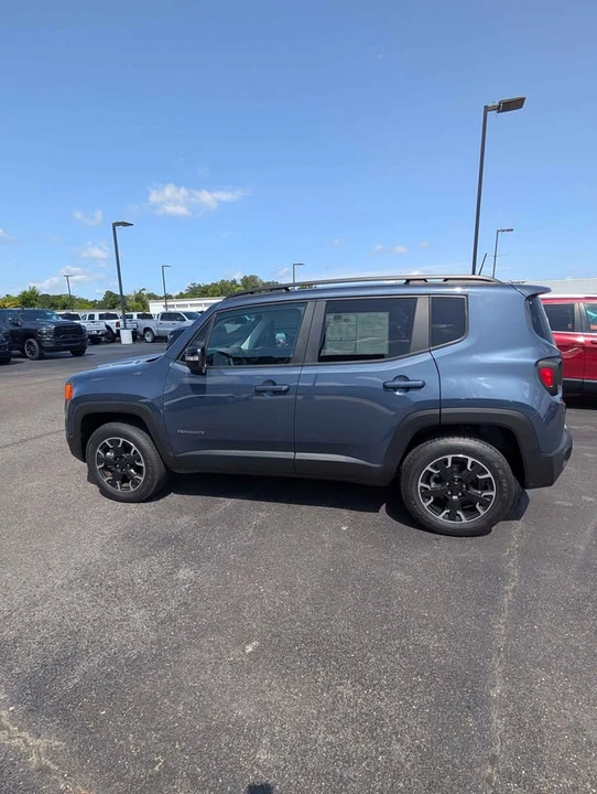 2023 Jeep Renegade - Image 8 of 12