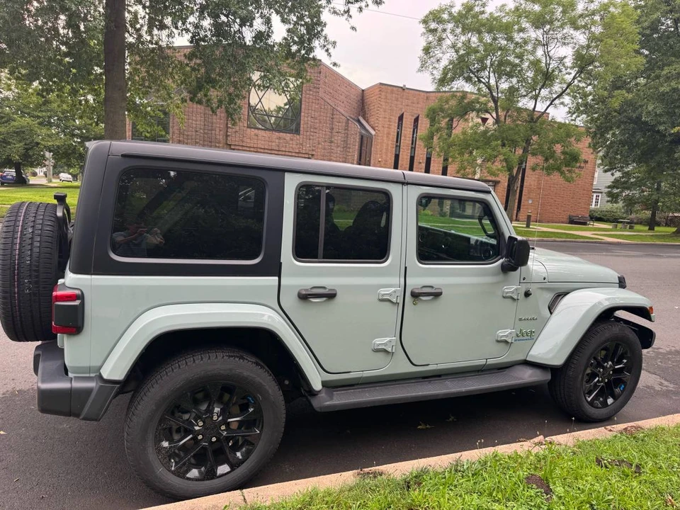 2023 Jeep JL Wrangler - Image 2 of 6
