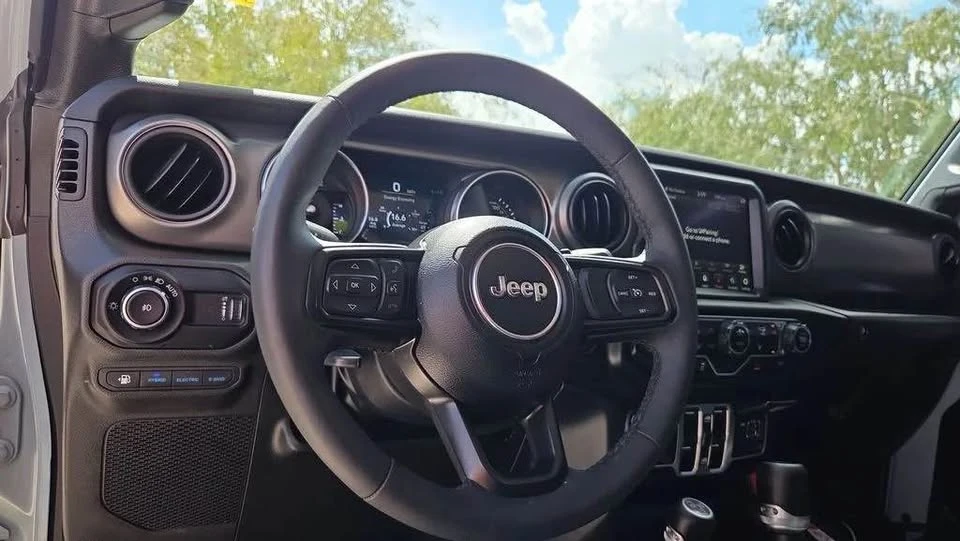 2023 Jeep JL Wrangler - Image 10 of 20