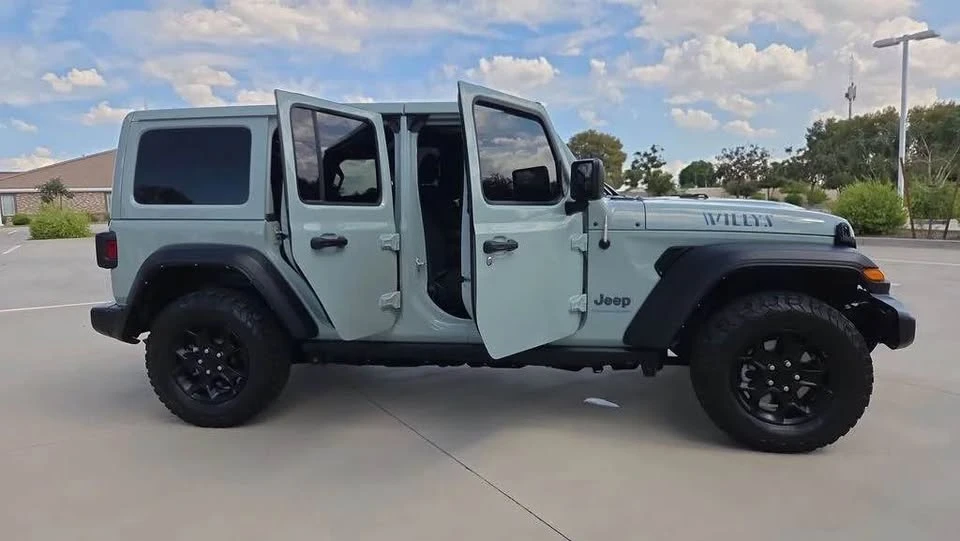 2023 Jeep JL Wrangler - Image 2 of 20