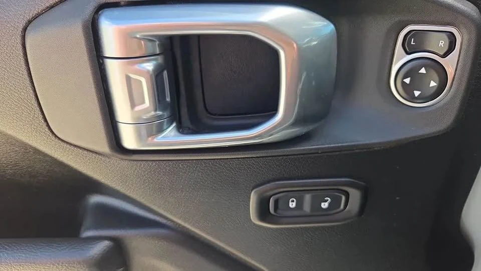 2023 Jeep JL Wrangler - Image 19 of 20