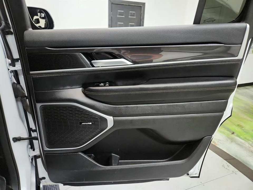 2023 Jeep - Image 30 of 31