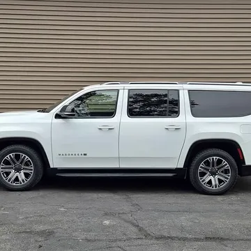 2023 Jeep Wagoneer L Series II Sport Utility 4D
