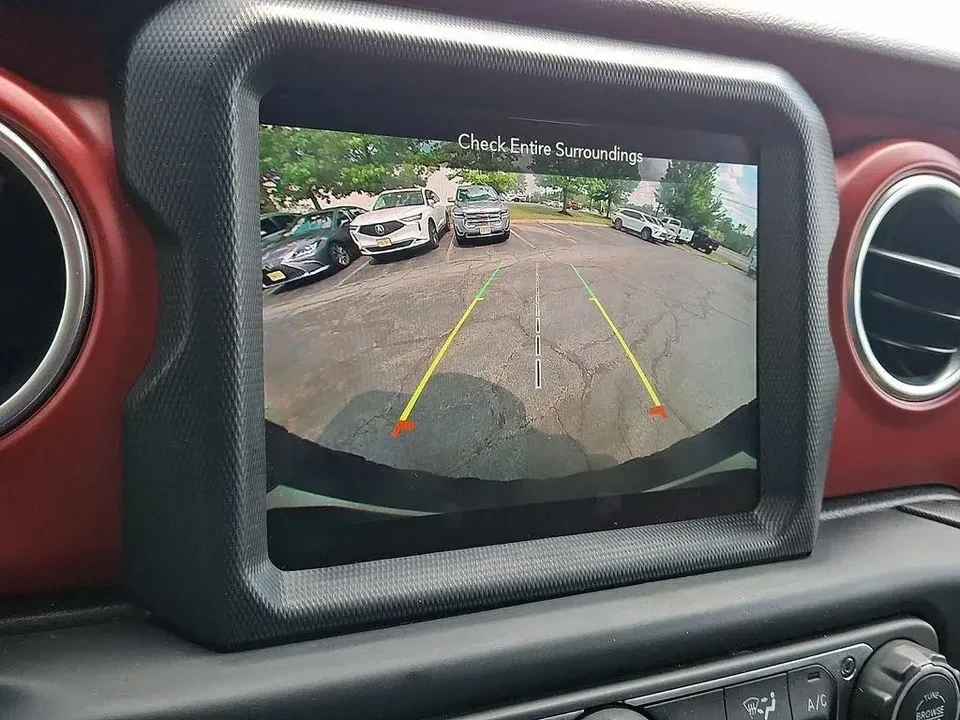 2023 Jeep JL Wrangler - Image 19 of 20