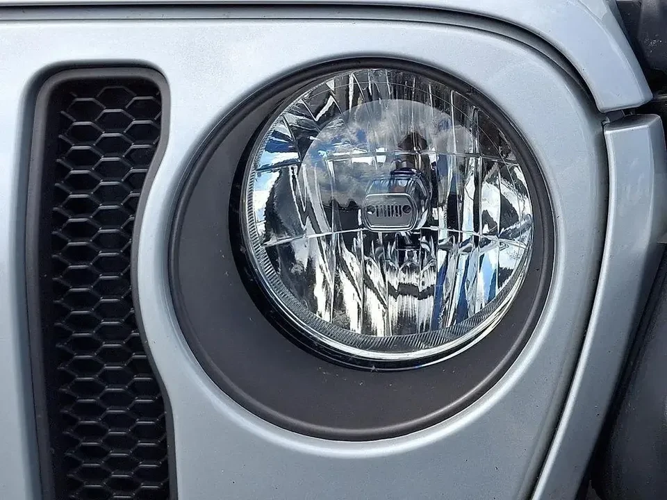 2023 Jeep JL Wrangler - Image 10 of 20