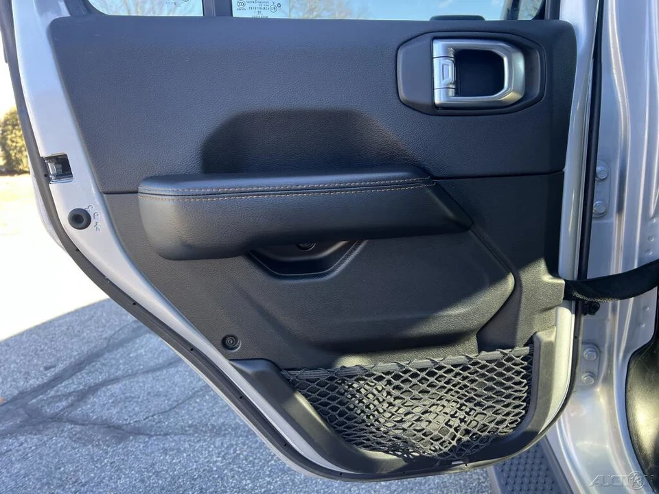 2023 Jeep JL Wrangler - Image 10 of 12