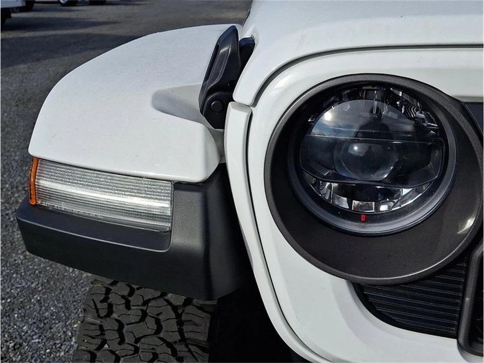 2023 Jeep JL Wrangler - Image 16 of 30