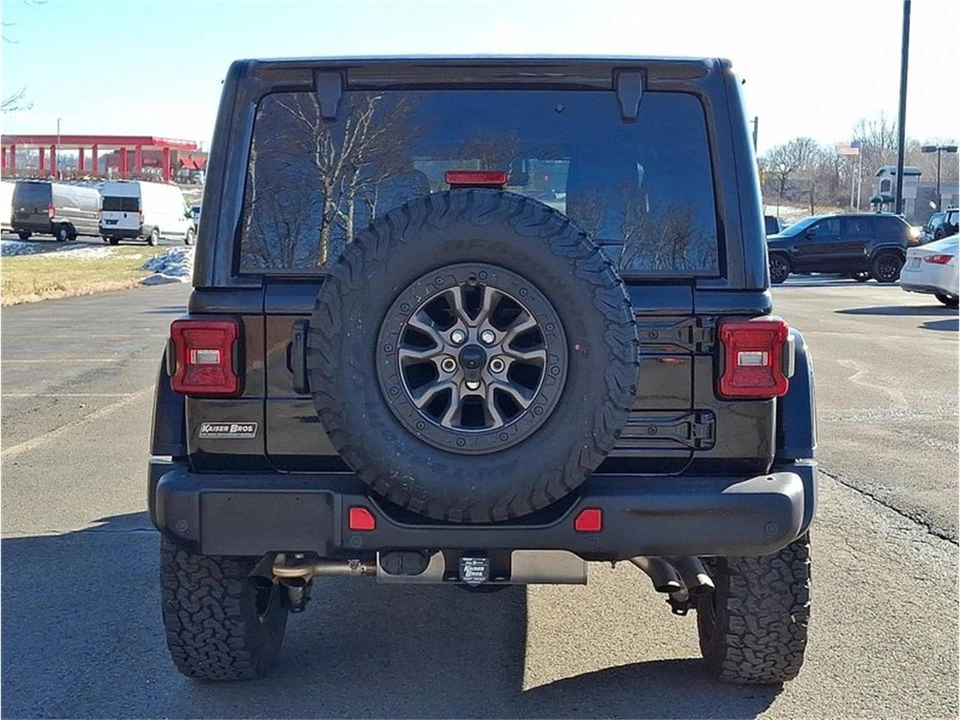 2023 Jeep JL Wrangler - Image 4 of 31