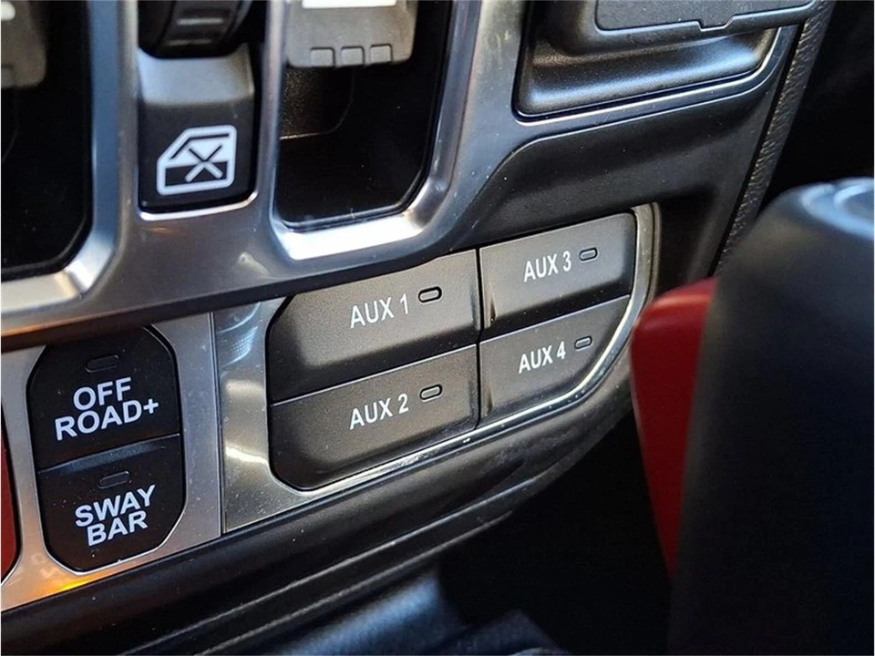 2023 Jeep JL Wrangler - Image 17 of 31