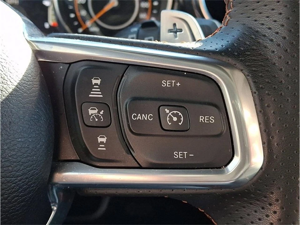 2023 Jeep JL Wrangler - Image 25 of 31
