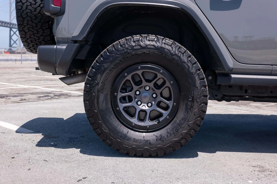 2023 Jeep JL Wrangler - Image 13 of 31