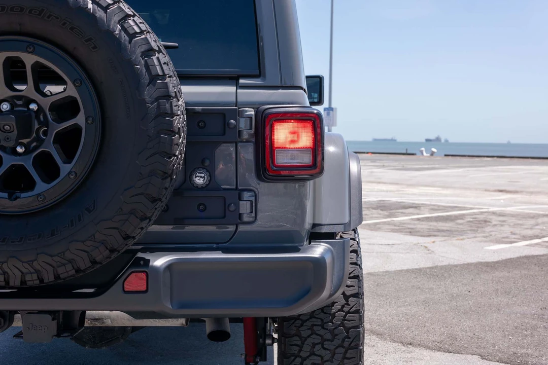 2023 Jeep JL Wrangler - Image 15 of 31