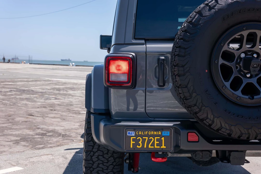 2023 Jeep JL Wrangler - Image 16 of 31