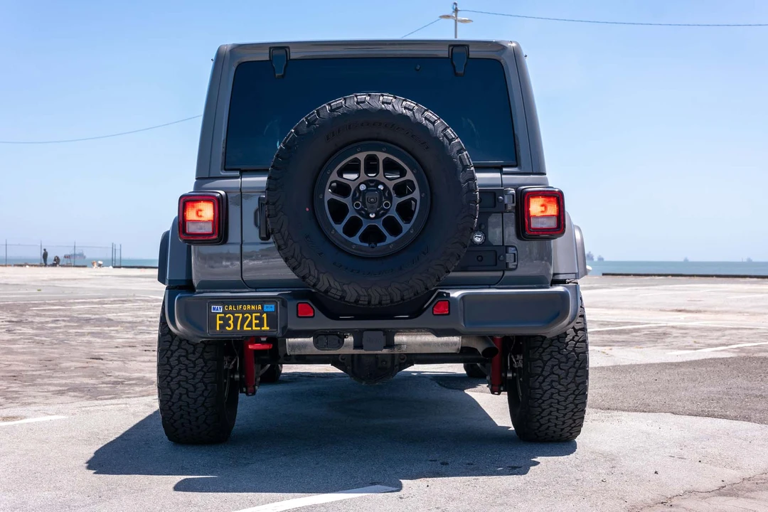2023 Jeep JL Wrangler - Image 17 of 31
