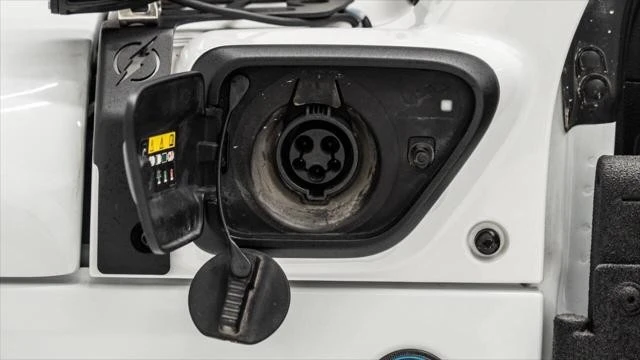 2023 Jeep JL Wrangler - Image 10 of 21