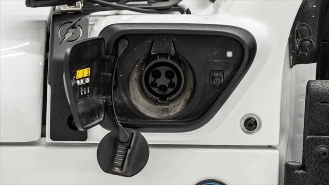 2023 Jeep JL Wrangler - Image 10 of 21