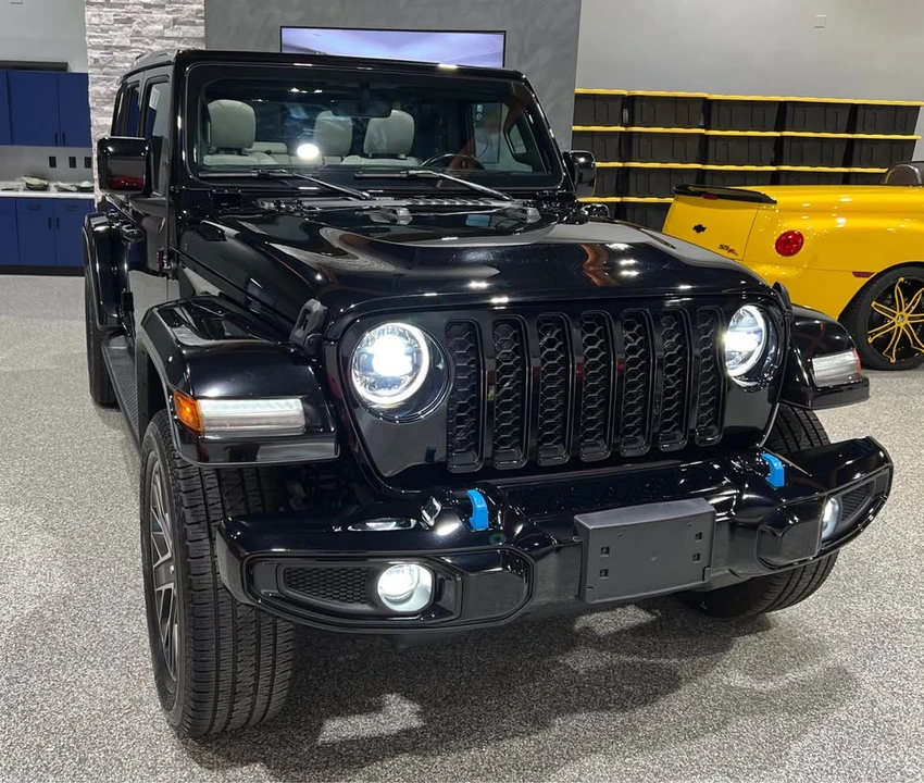 2023 Jeep JL Wrangler - Image 5 of 13