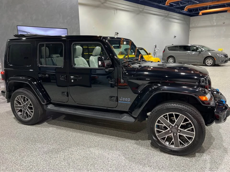 2023 Jeep JL Wrangler - Image 4 of 13