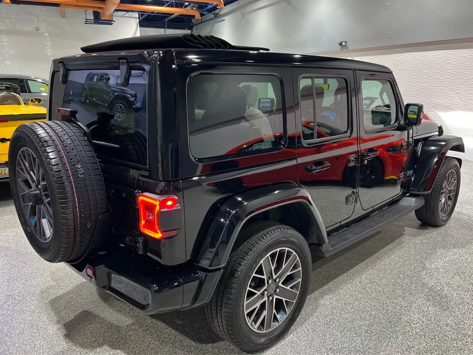 2023 Jeep JL Wrangler - Image 3 of 13