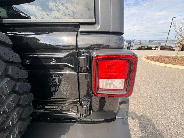 2023 Jeep JL Wrangler - Image 17 of 20