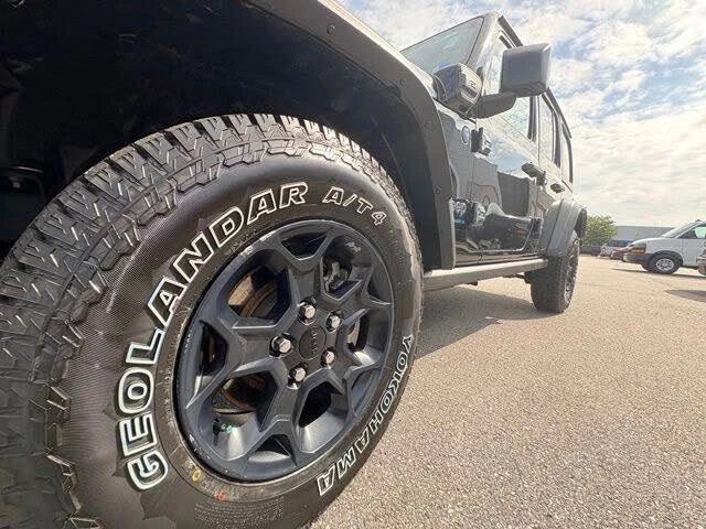 2023 Jeep JL Wrangler - Image 15 of 20