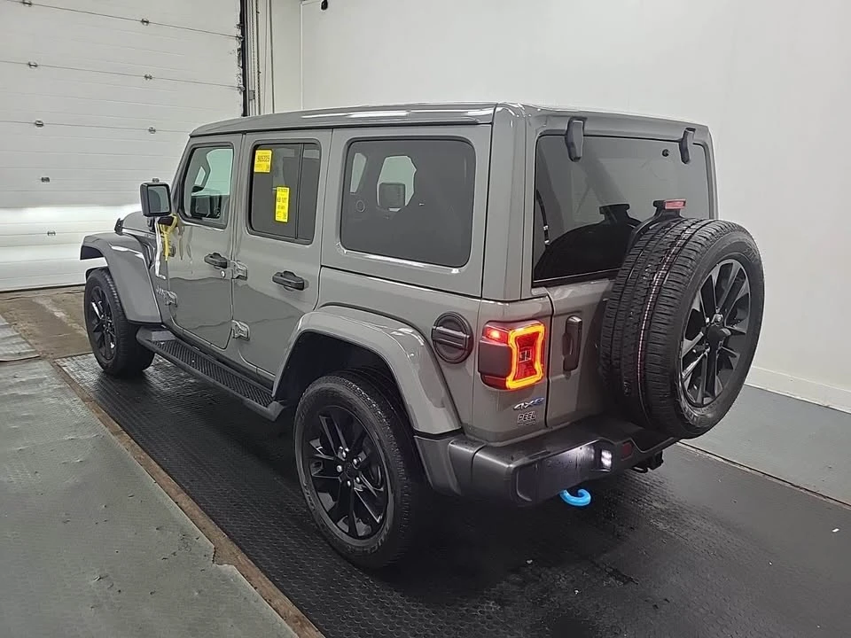 2023 Jeep JL Wrangler - Image 3 of 5