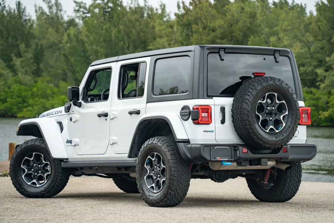 2023 Jeep JL Wrangler - Image 23 of 31