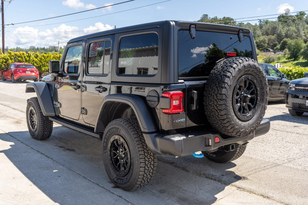 2023 Jeep JL Wrangler - Image 3 of 31