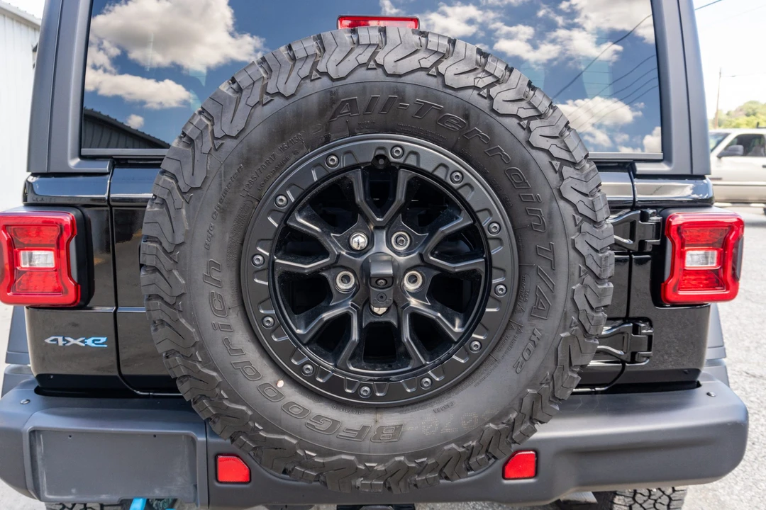2023 Jeep JL Wrangler - Image 17 of 31