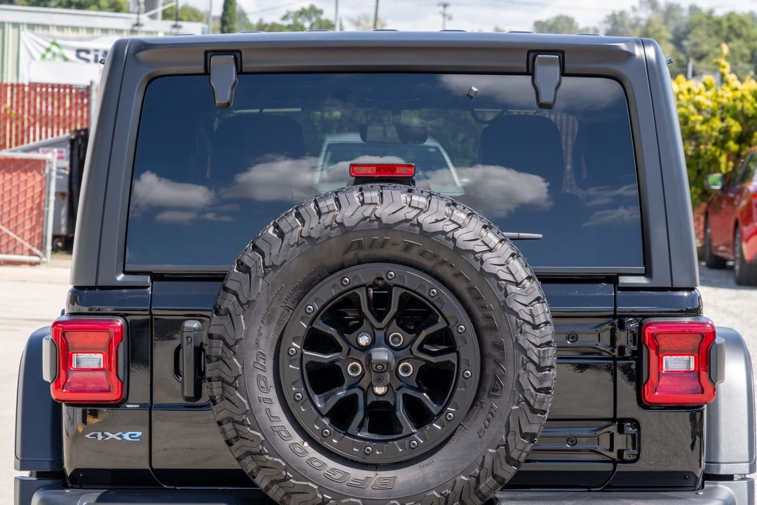 2023 Jeep JL Wrangler - Image 16 of 31