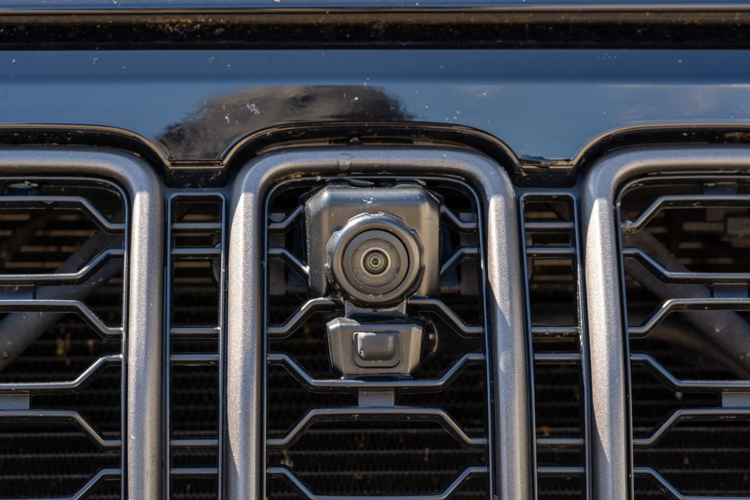 2023 Jeep JL Wrangler - Image 12 of 31