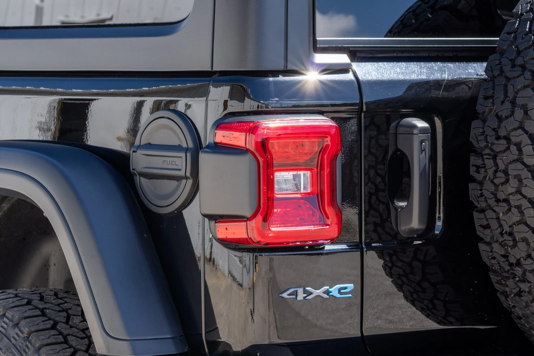 2023 Jeep JL Wrangler - Image 15 of 31