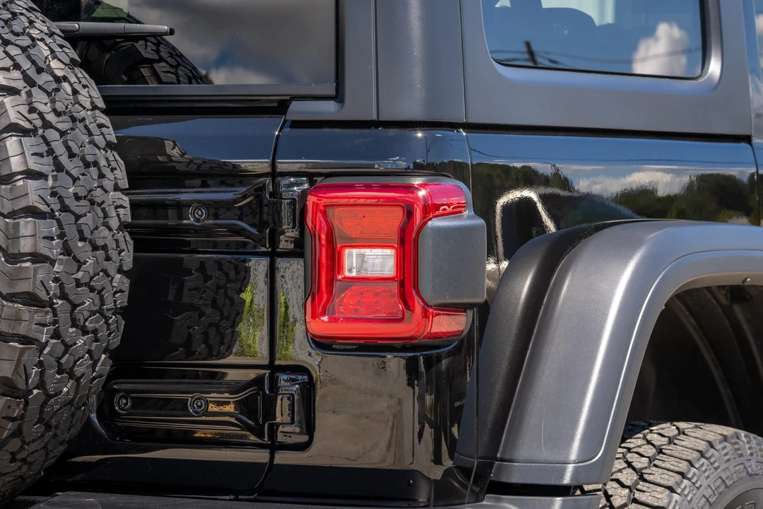2023 Jeep JL Wrangler - Image 18 of 31