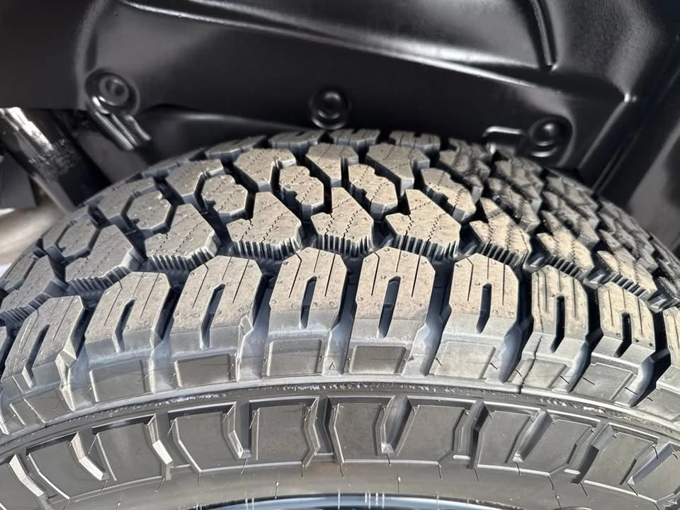 2023 Jeep JL Wrangler - Image 11 of 12