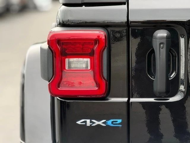 2023 Jeep JL Wrangler - Image 8 of 12