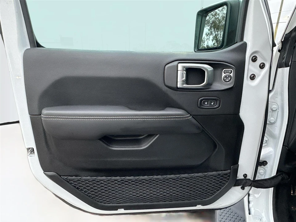 2023 Jeep JL Wrangler - Image 17 of 21