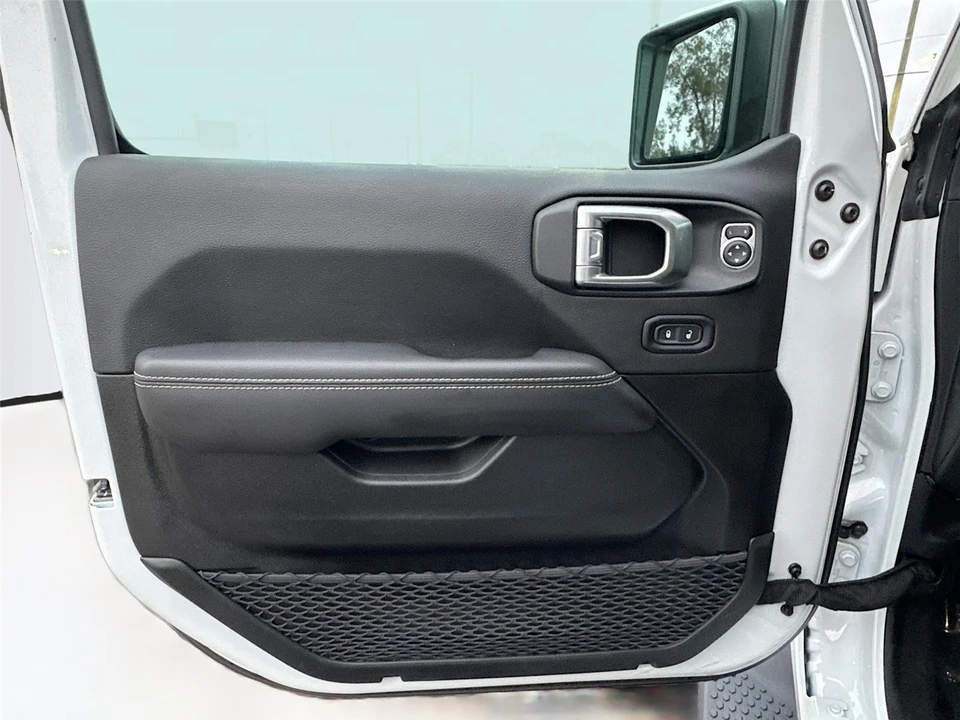 2023 Jeep JL Wrangler - Image 17 of 21