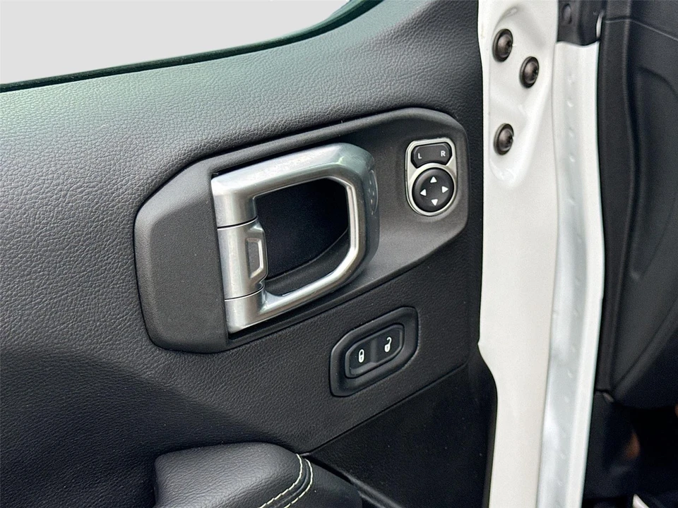 2023 Jeep JL Wrangler - Image 16 of 21