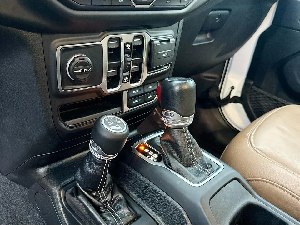 2023 Jeep JL Wrangler - Image 15 of 21
