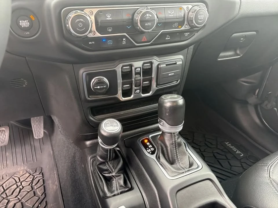2023 Jeep JL Wrangler - Image 14 of 20
