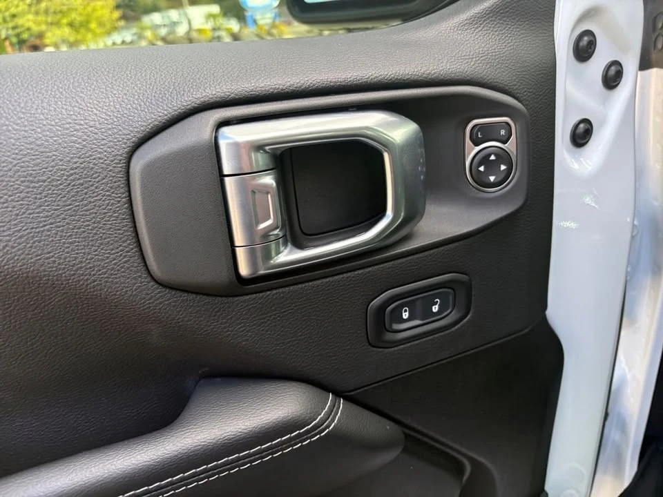 2023 Jeep JL Wrangler - Image 13 of 20