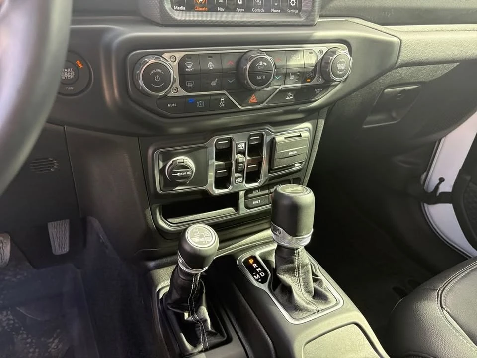2023 Jeep JL Wrangler - Image 15 of 20