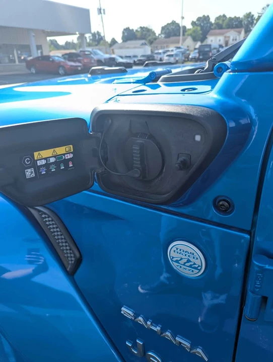 2023 Jeep JL Wrangler - Image 8 of 9