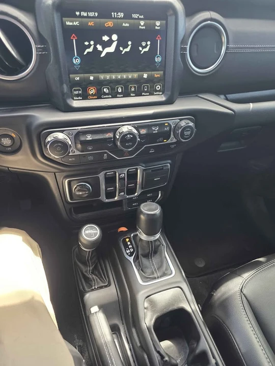 2023 Jeep JL Wrangler - Image 5 of 6