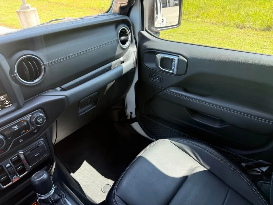2023 Jeep JL Wrangler - Image 15 of 16