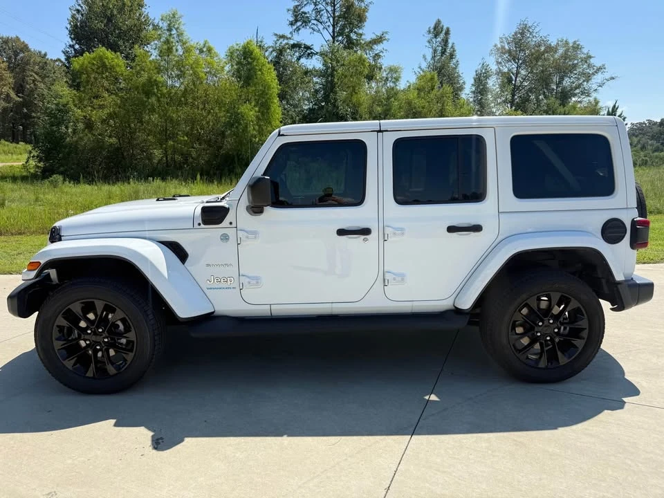 2023 Jeep JL Wrangler - Image 3 of 16