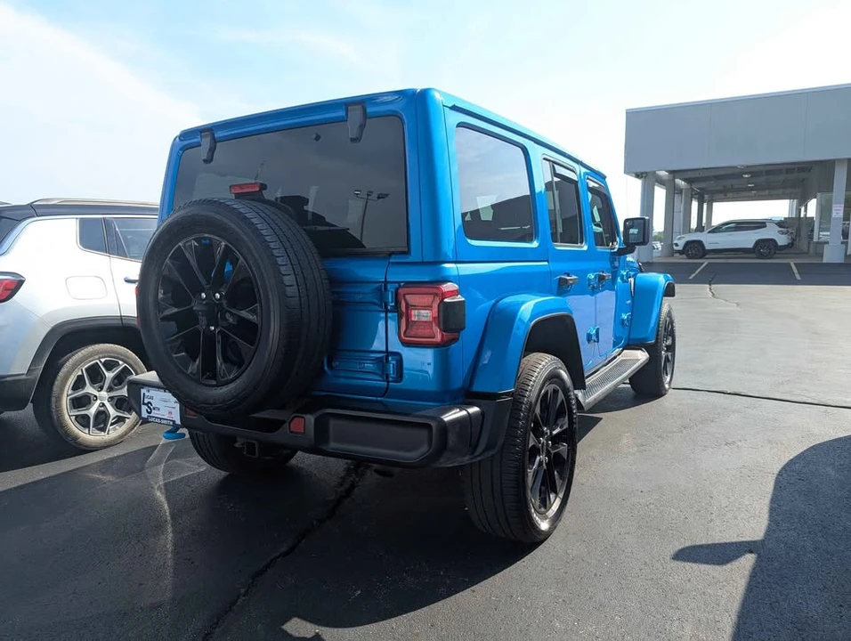 2023 Jeep JL Wrangler - Image 3 of 9